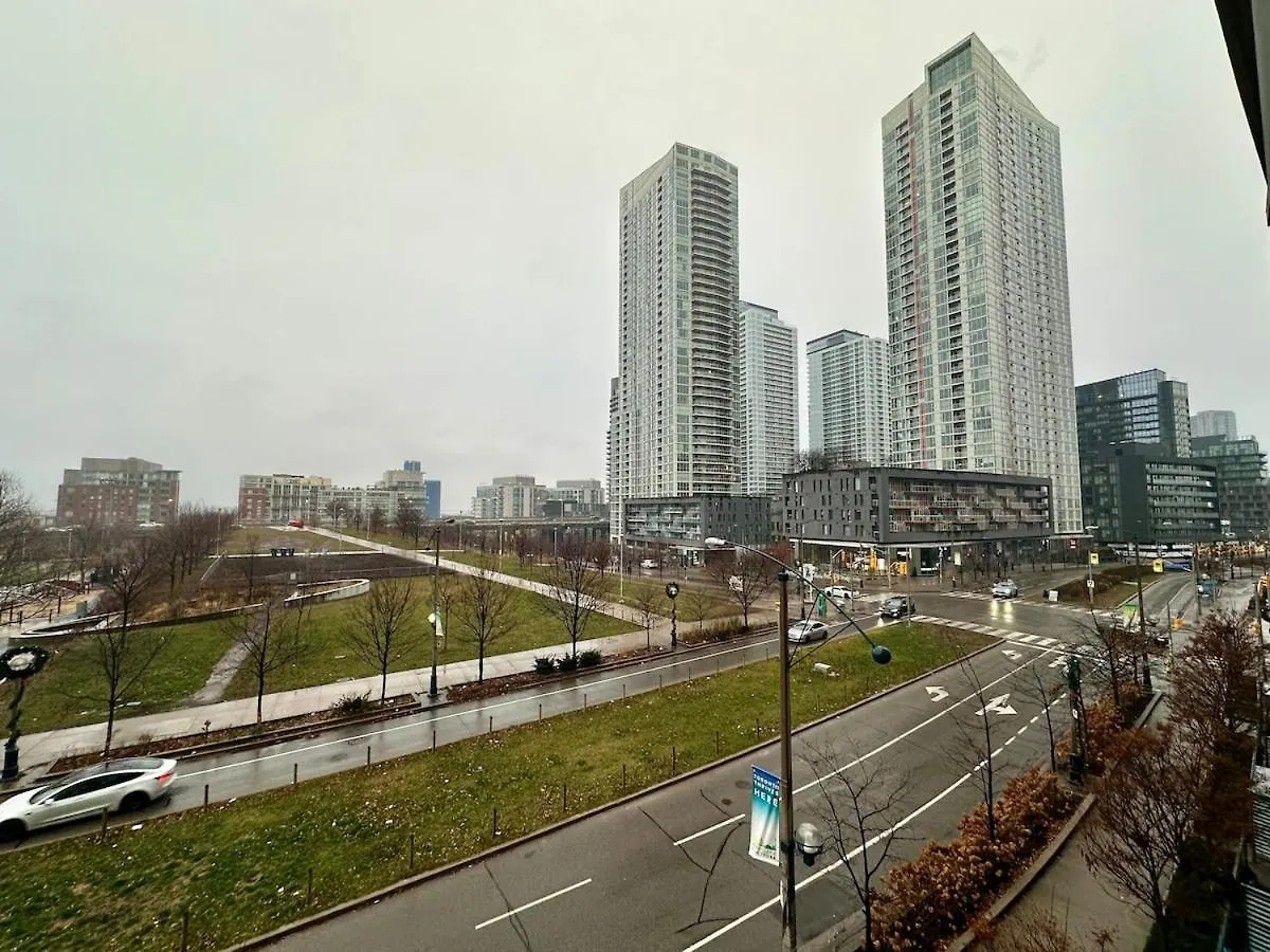 Spacious 2Bdrms & 2Baths With 3 Real Beds Toronto Apartamento