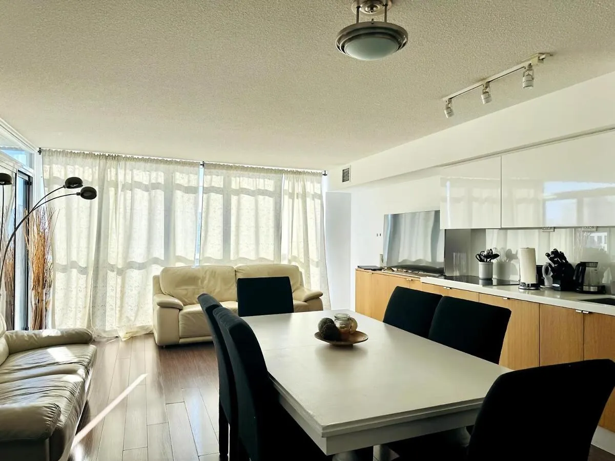 Spacious 2Bdrms & 2Baths With 3 Real Beds Toronto 0*,