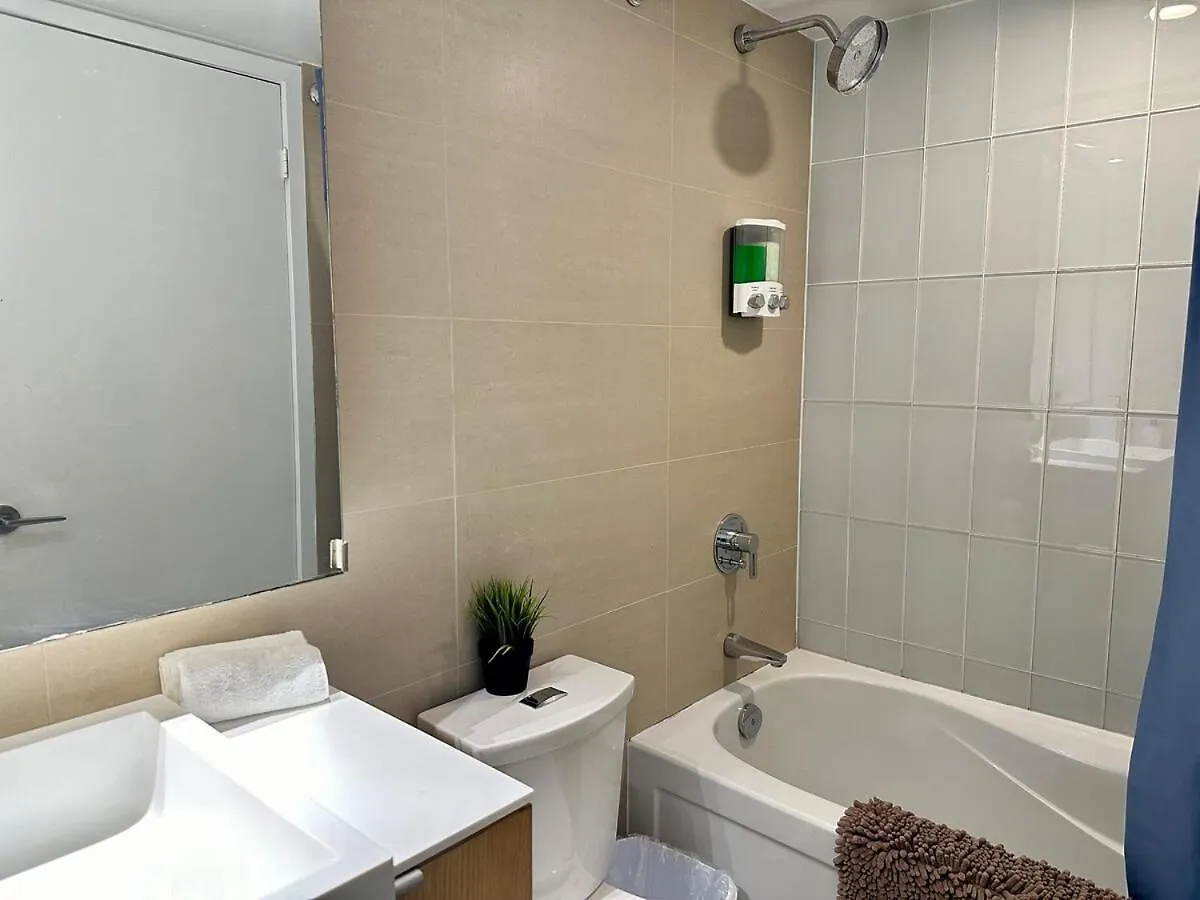 Spacious 2Bdrms & 2Baths With 3 Real Beds Toronto Apartamento
