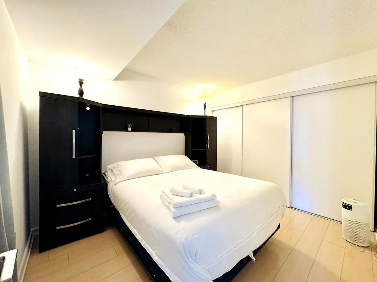 Apartment Spacious 2Bdrms & 2Baths With 3 Real Beds Toronto